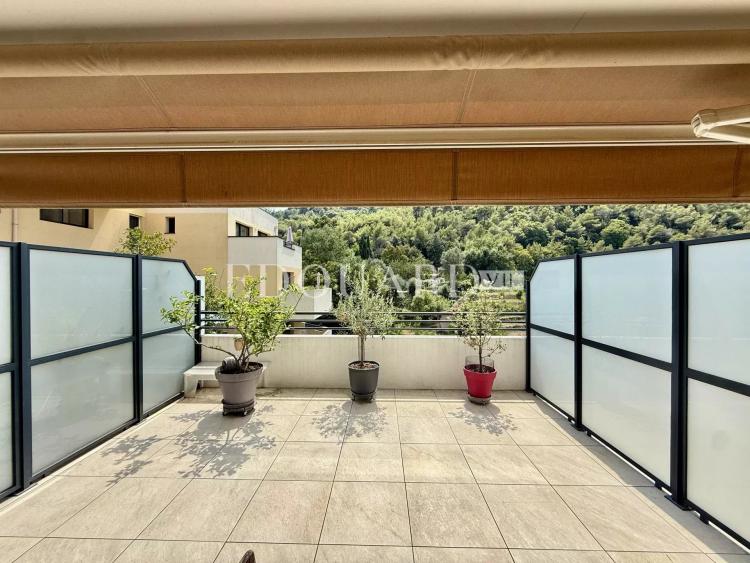 Bel trois pièces en excellent état dans résidence moderne avec piscine et performante sur le plan énergétique