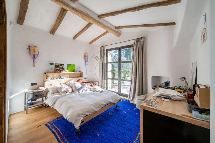 MOUGINS – PROPRIÉTÉ DE CHARME – ADRESSE RECHERCHÉE