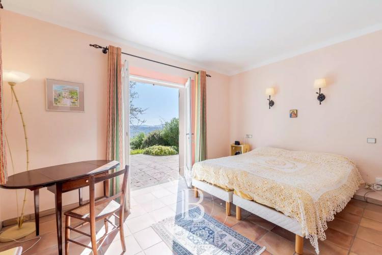 EXCLUSIVITÉ - Le Tignet - Belle villa vue panoramique mer, lac et collines - 5 chambres et bureau