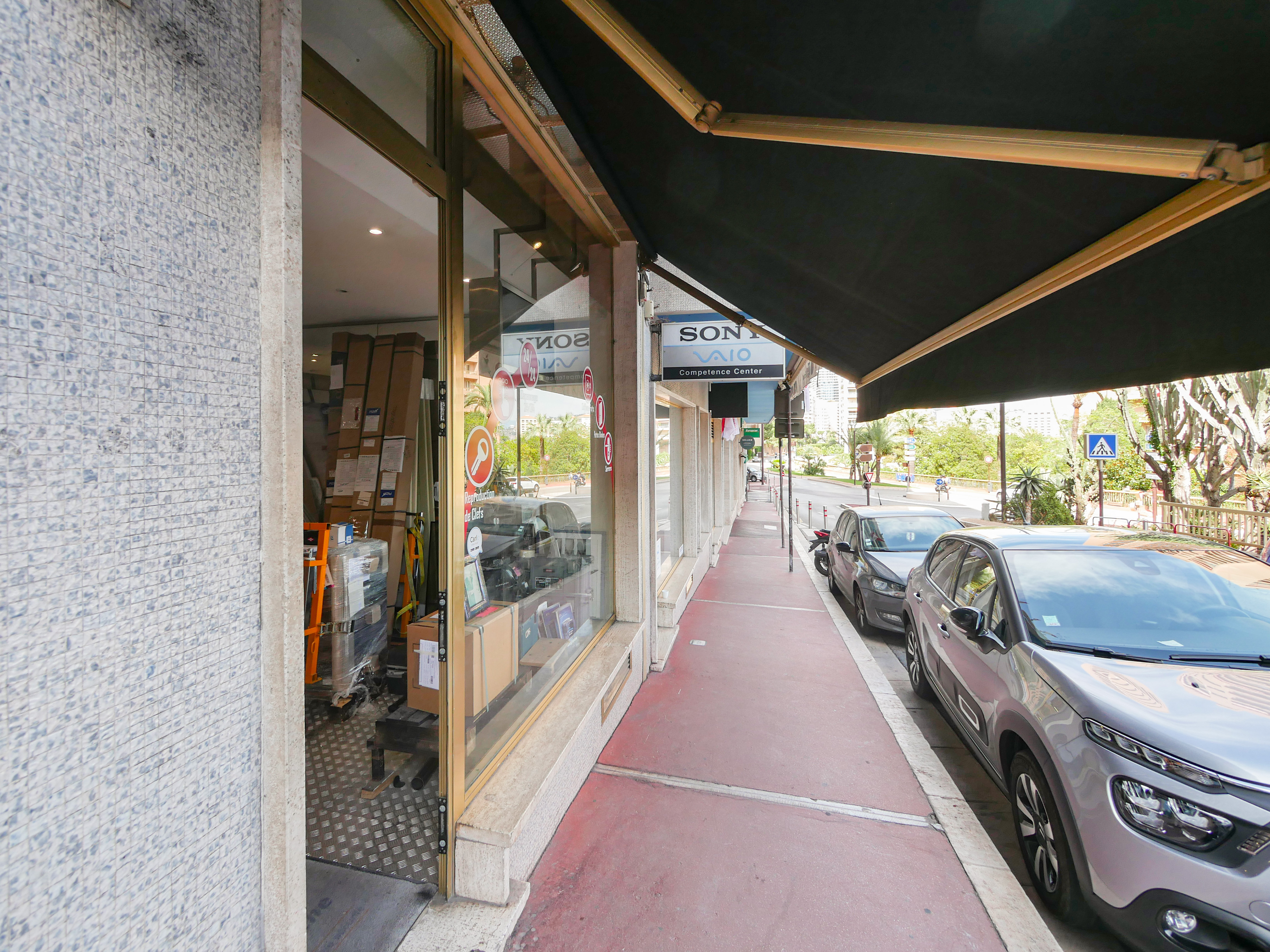 LE TROCADERO - CESSION DROIT AU BAIL AVEC VITRINE