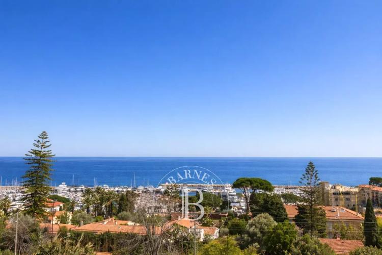 CO-EXCLUSIVITÉ – BEAULIEU-SUR-MER – DERNIER ÉTAGE – VUE MER PANORAMIQUE