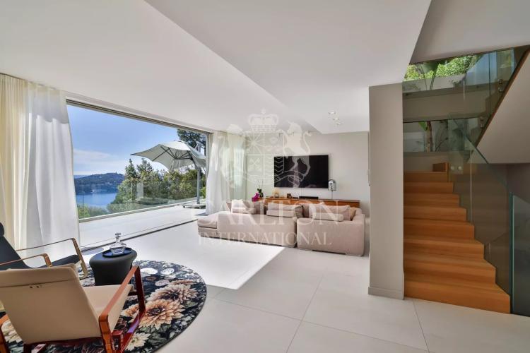 Prestigieuse villa contemporaine avec vue panoramique sur la mer