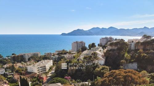 Propriété 5 chambres à rénover avec vue mer panoramique - Cannes - La Croix-des-Gardes