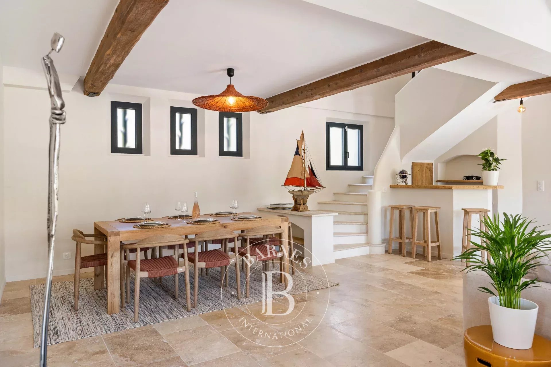 Élégante villa rénovée avec vue panoramique sur Saint-Paul de Vence