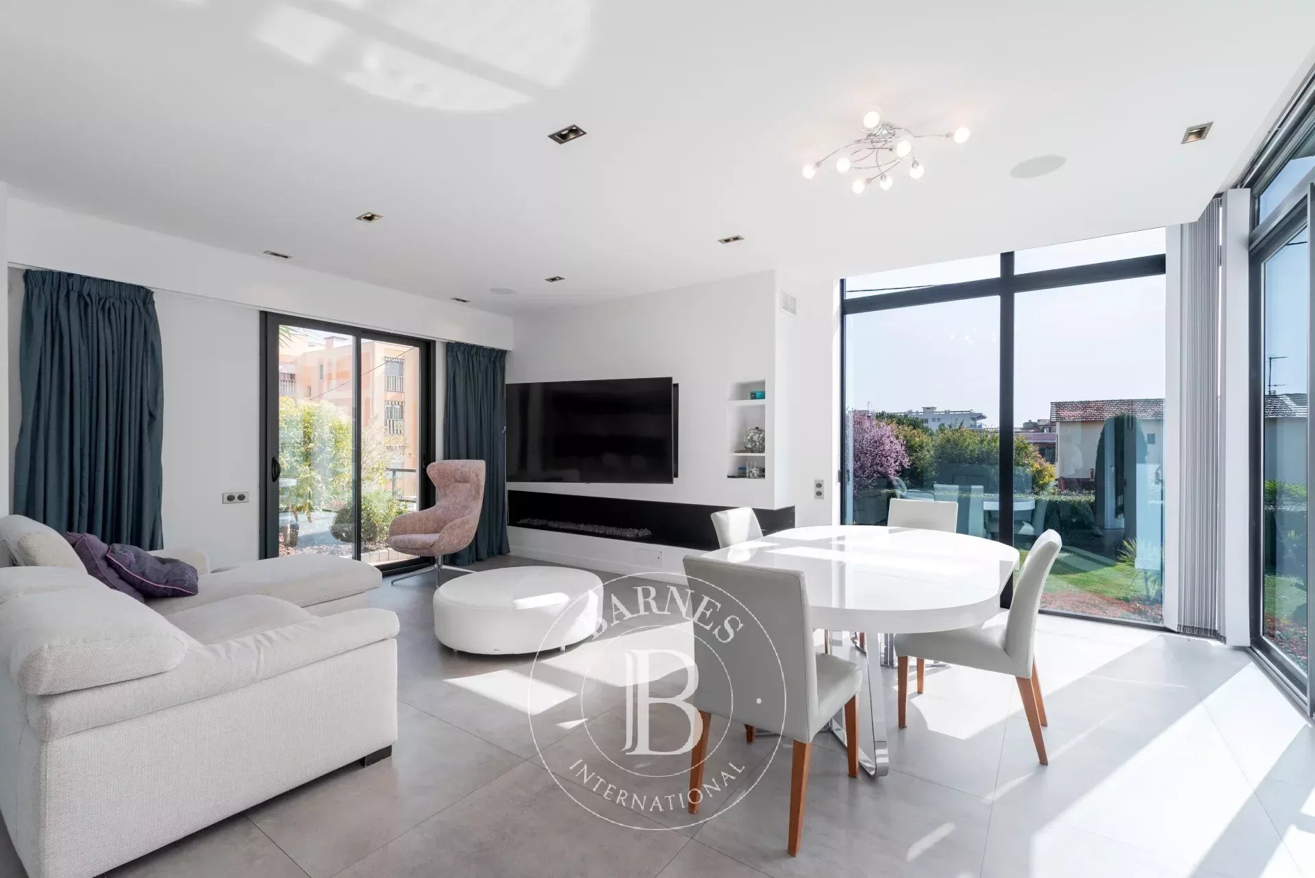 Superbe villa contemporaine avec piscine à 100 m de la plage