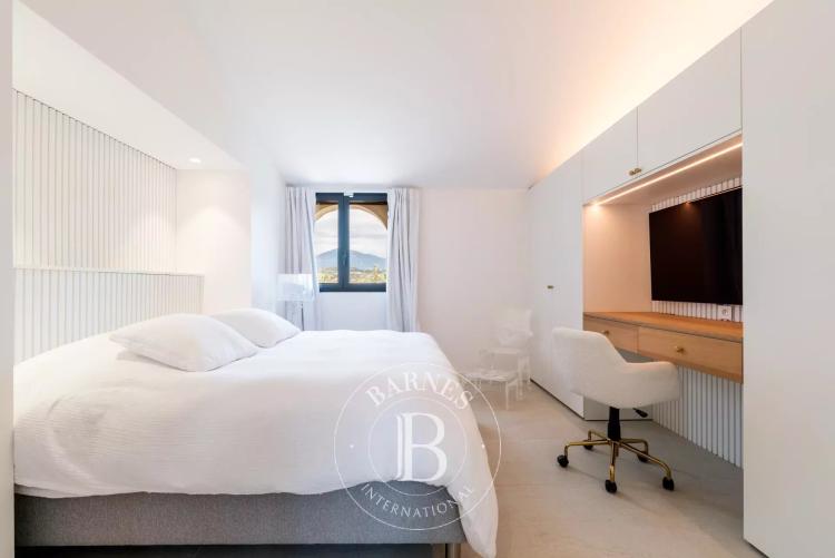 Valbonne - A pied du village - Propriété familiale rénovée - Maison d’amis - Mazet - Appartement indépendant.