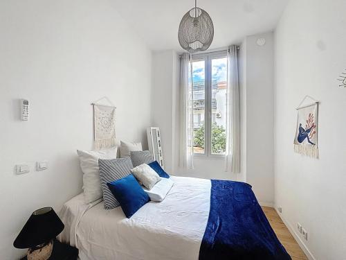 CANNES – LA BANANE • 2 PIÈCES RÉNOVÉ DANS IMMEUBLE BOURGEOIS ACSENSEUR ET EXTERIEUR