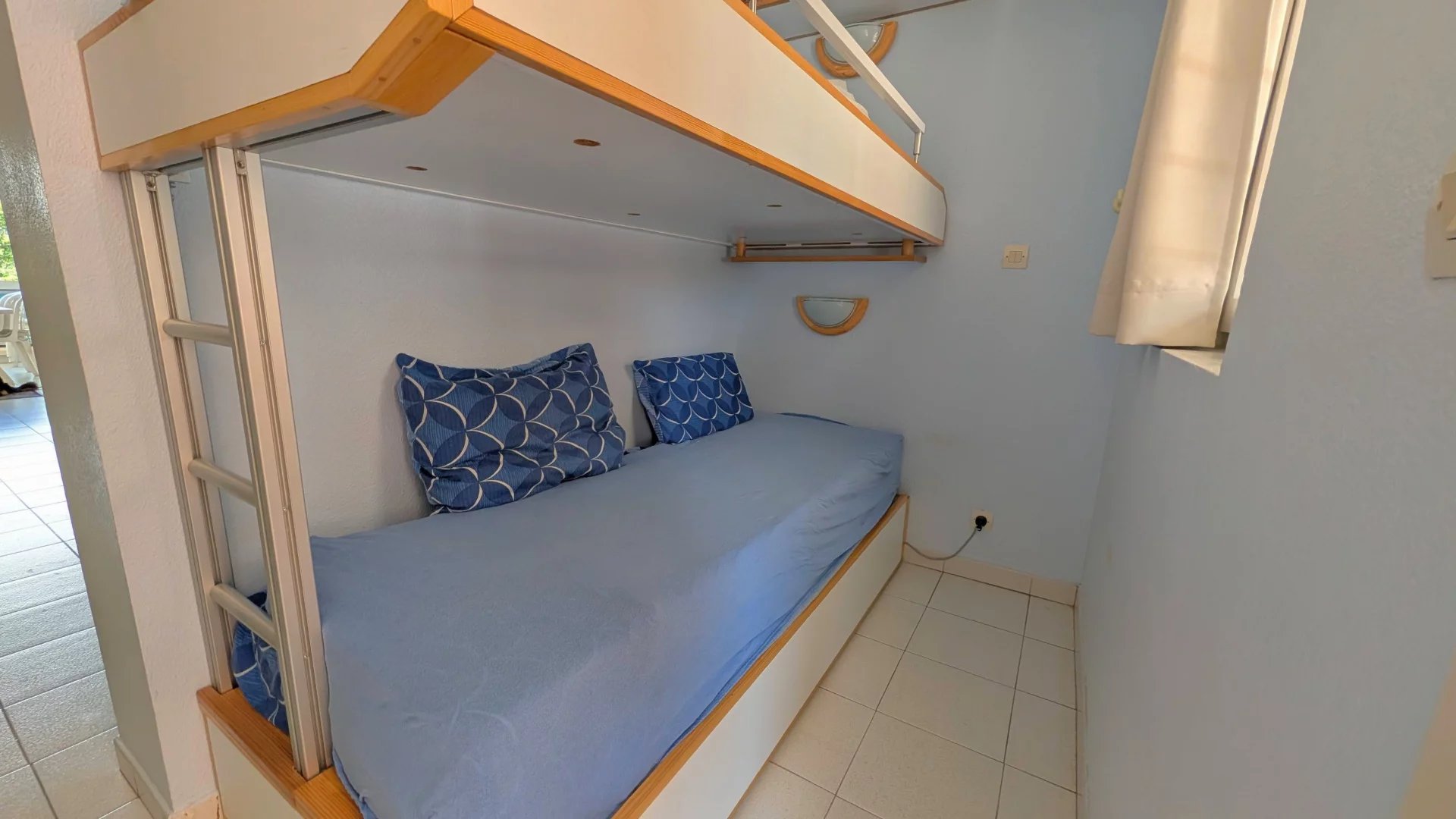 SAINT RAPHAEL - AGAY - CAP ESTEREL studio cabine type large