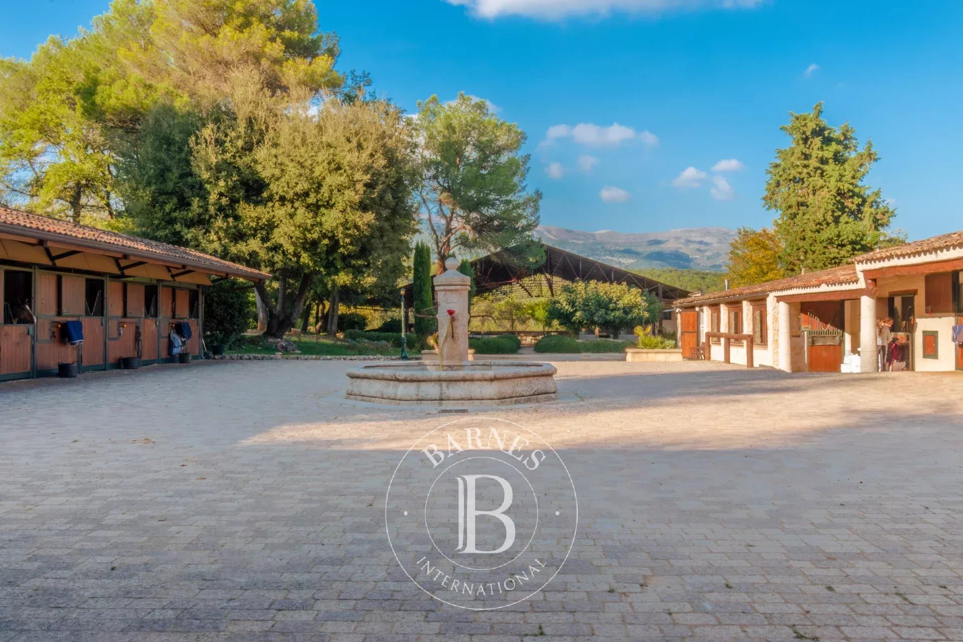 Entre Cannes et Monaco - Unique propriété équestre de près de 8 hectares avec bastide en pierre
