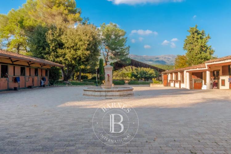 Entre Cannes et Monaco - Unique propriété équestre de près de 8 hectares avec bastide en pierre