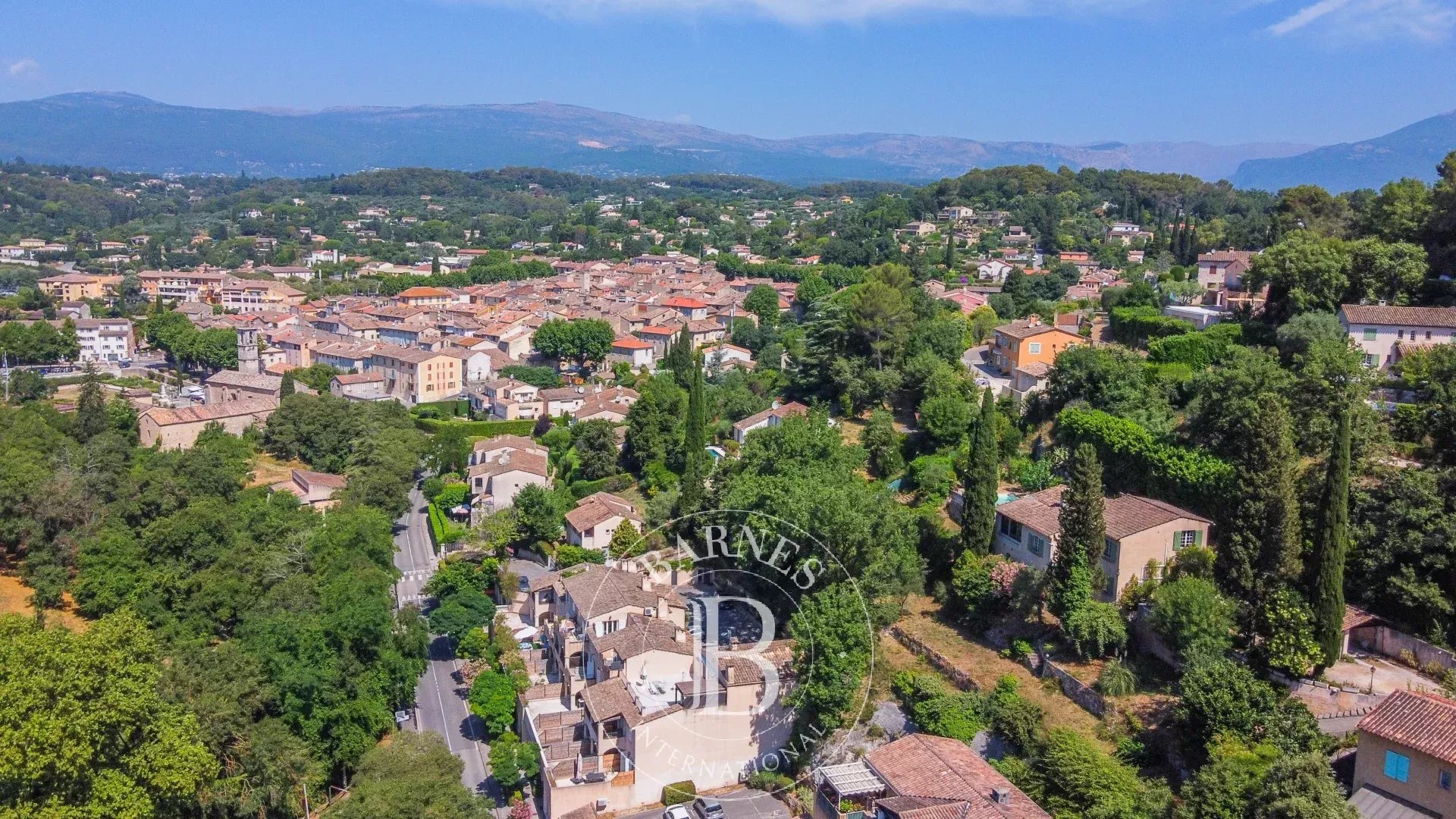 Valbonne - A pied du village - Magnifique vue collines et village
