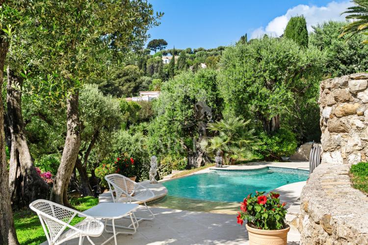 Propriété de charme avec vue mer panoramique et cadre privilégié proche Monaco