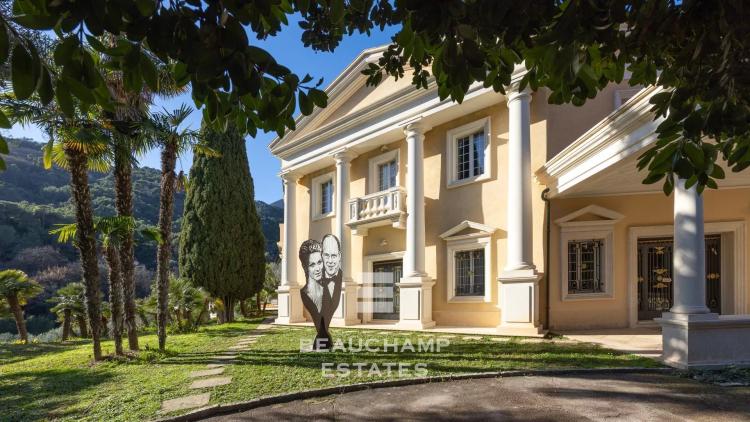 Villa palladienne avec vaste terrain - Menton