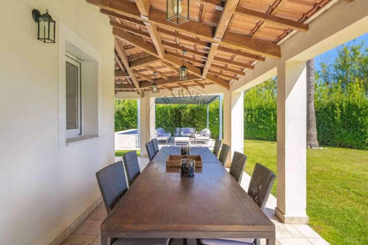 MOUGINS - VILLA DANS UN DOMAINE PRIVE - A PIEDS DES COMMODITES