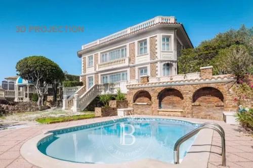 SAINT-RAPHAËL - VILLA "BELLE-EPOQUE" PIEDS DANS L'EAU