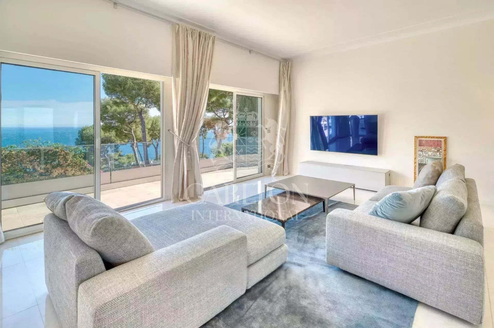 Villa contemporaine avec vue mer panoramique à Èze Bord de Mer