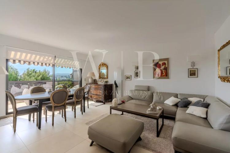 Cannes, le Parc Montrose - 3 pièces au dernier étage bénéficiant d'une vue mer et Estérel