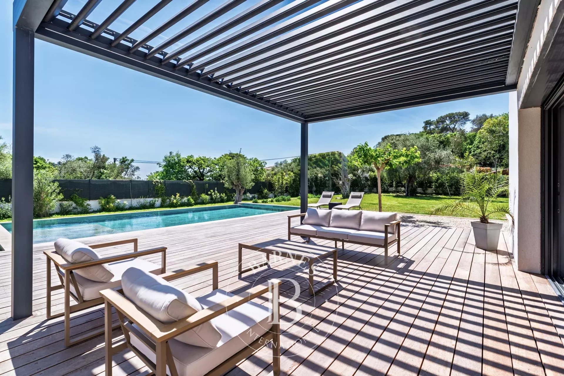 Roquefort-les-Pins - Quartier résidentiel très prisé au calme - Villa contemporaine neuve aux finitions haut de gamme