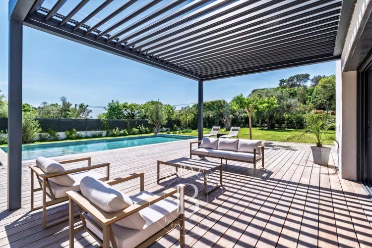 Roquefort-les-Pins - Quartier résidentiel très prisé au calme - Villa contemporaine neuve aux finitions haut de gamme