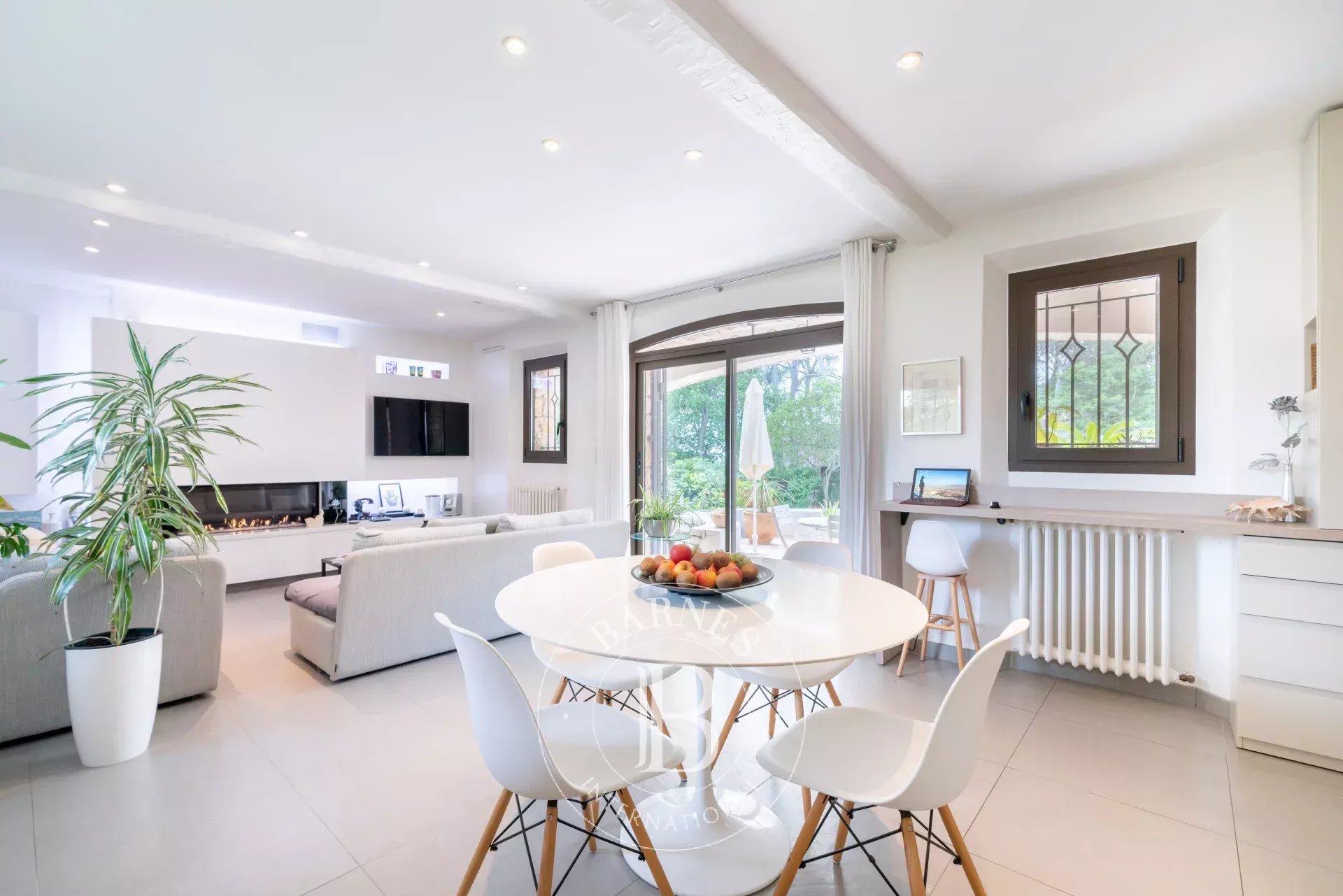 SAINT-RAPHAËL - VILLA RÉNOVÉE - A PIED DE LA MER
