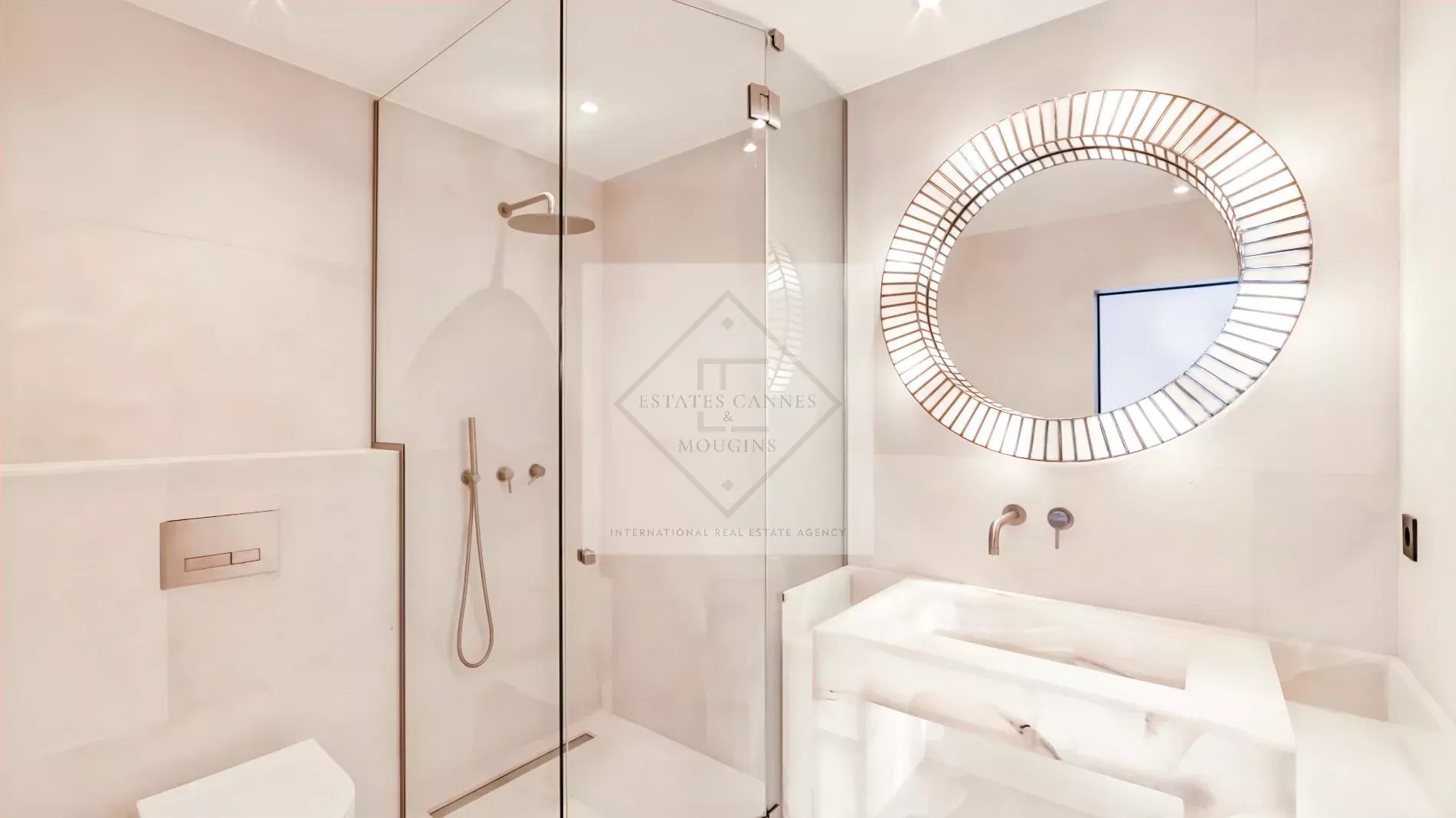Villa contemporaine d'exception à Super Cannes – Vue mer panoramique, domaine privé et sécurisé