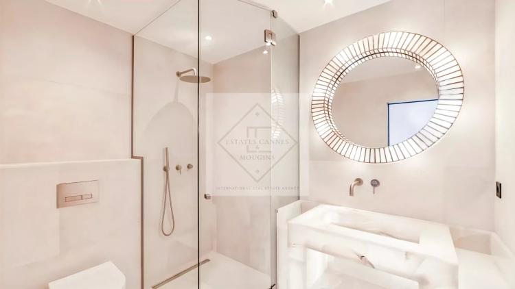 Villa contemporaine d'exception à Super Cannes – Vue mer panoramique, domaine privé et sécurisé