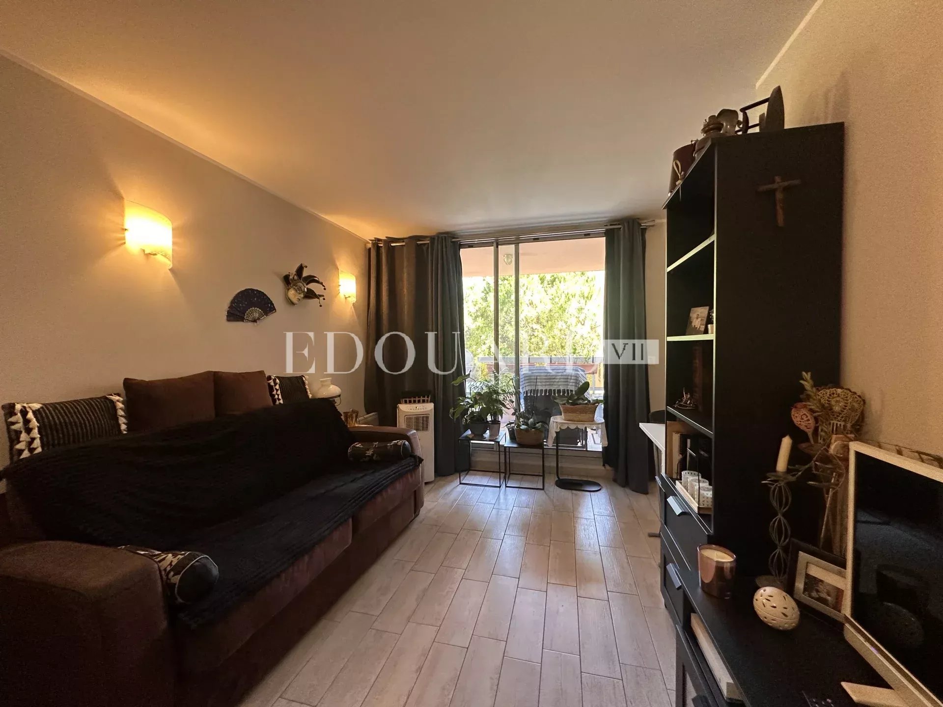 En exclusivité studio en très bon état avec belle terrasse couverte, idéal investissement locatif