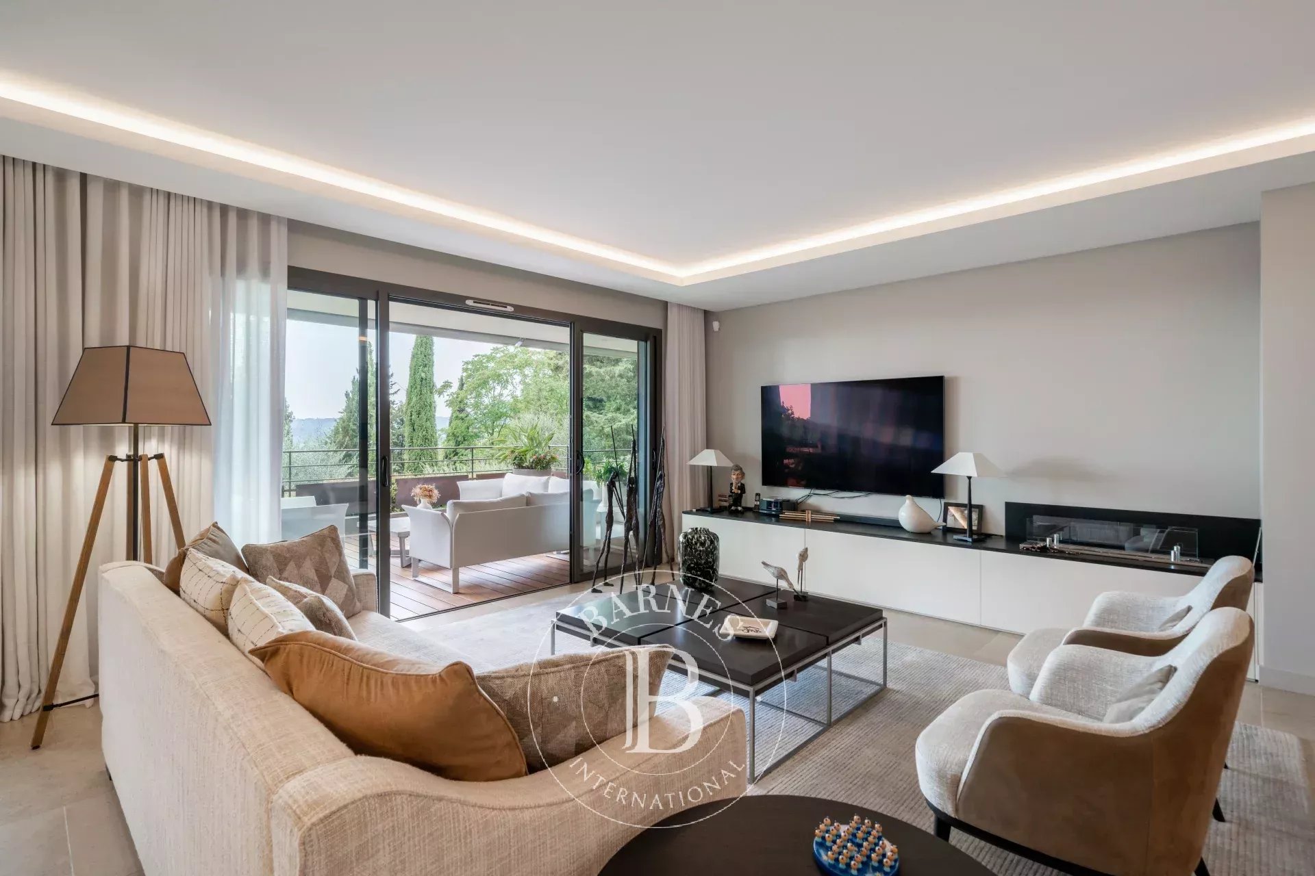 Saint-Paul de Vence – Appartement d’exception avec vaste terrasse et vue mer