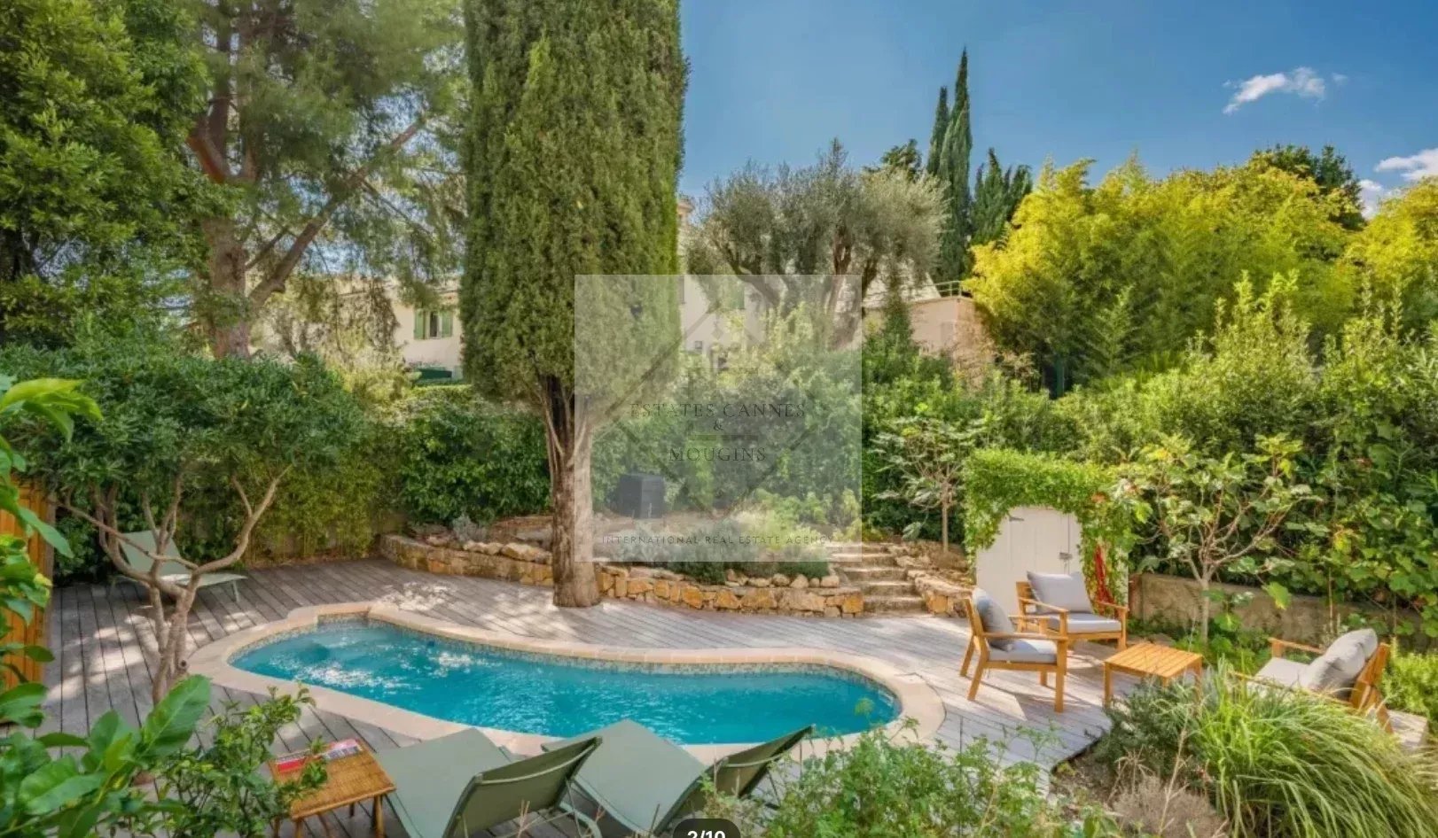 Emplacement Privilégié au Cœur de Cannes : Maison de Ville avec Piscine et Stationnement Privatif