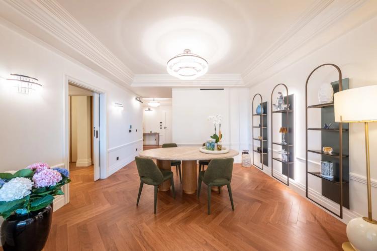Appartement luxueusement rénové avec vue sur la mer