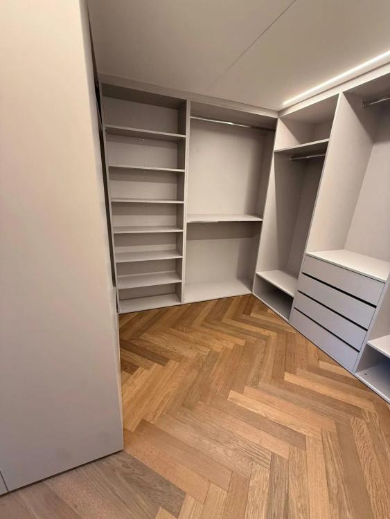 Appartement rénové de 2 chambres