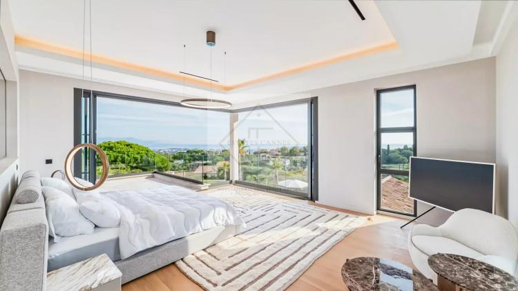 Villa contemporaine d'exception à Super Cannes – Vue mer panoramique, domaine privé et sécurisé