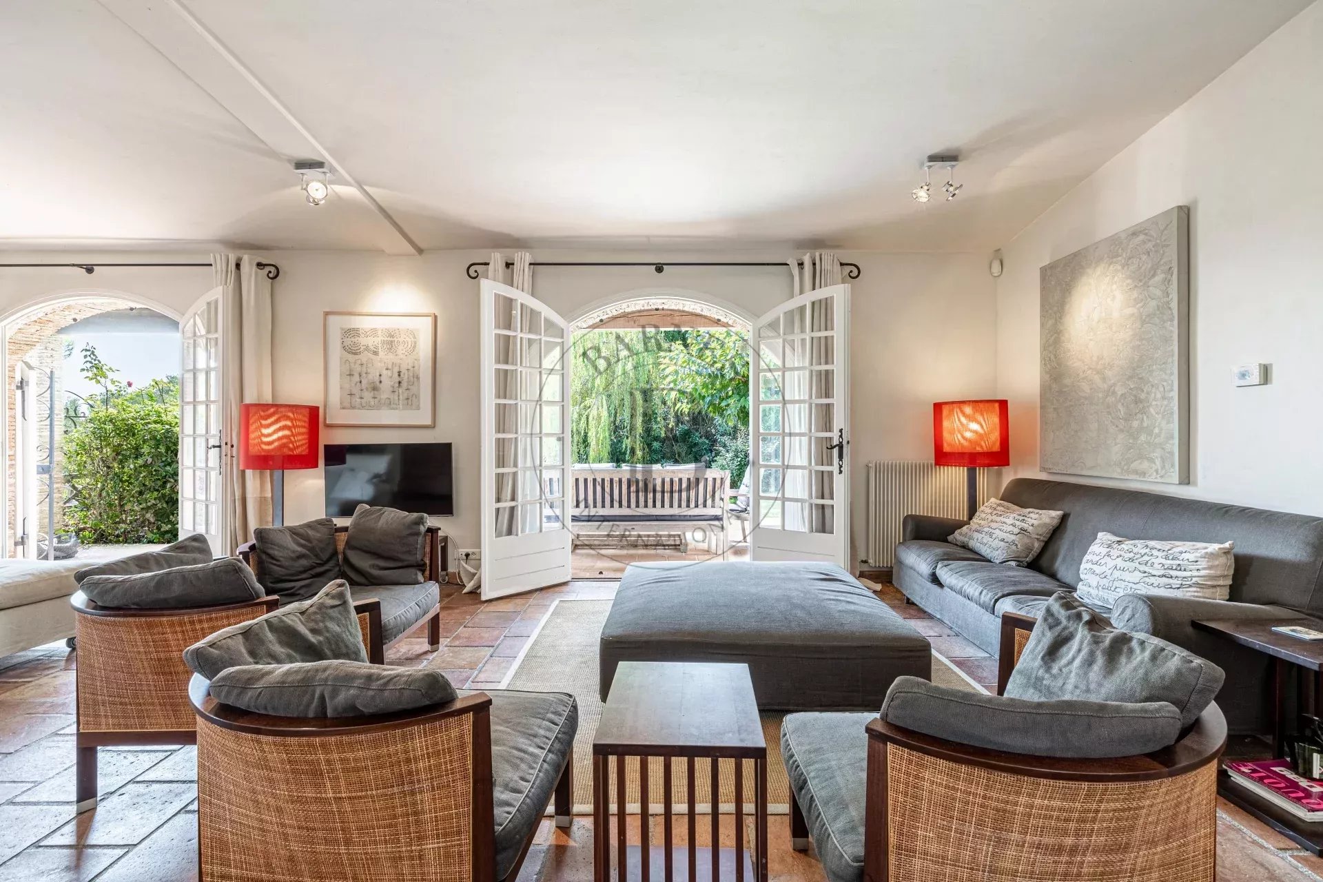 PROCHE MOUGINS – MAS EN PIERRE