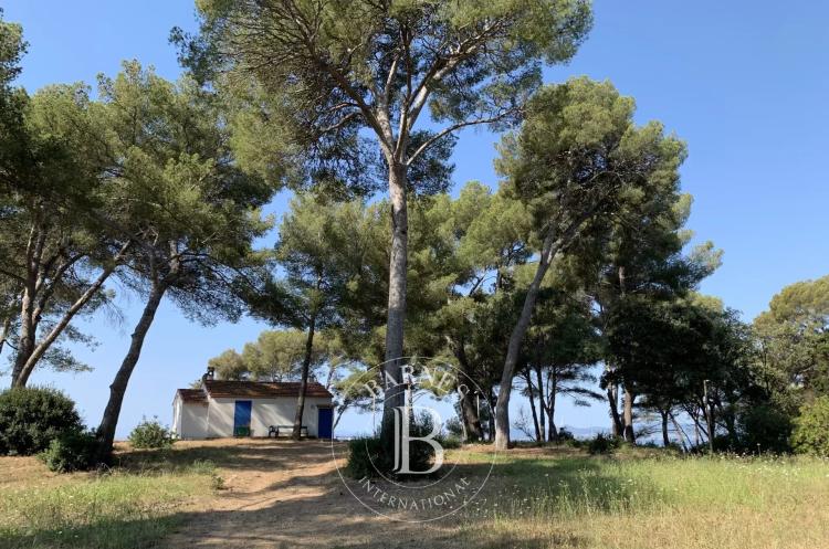 SAINT-RAPHAËL - TERRAIN PIED DANS L'EAU CONSTRUCTIBLE