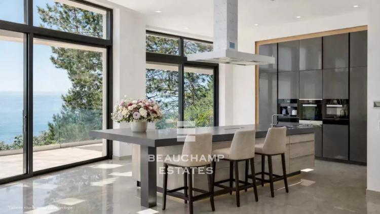 Villa contemporaine neuve avec vue mer