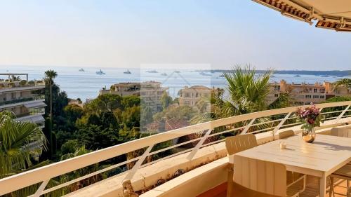 APPARTEMENT 3 PIÈCES RÉNOVÉ – MOURE ROUGE – VUE MER PANORAMIQUE
