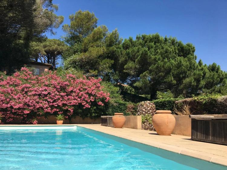 GASSIN – VILLA AVEC VUE MER À QUELQUES MINUTES DE SAINT-TROPEZ