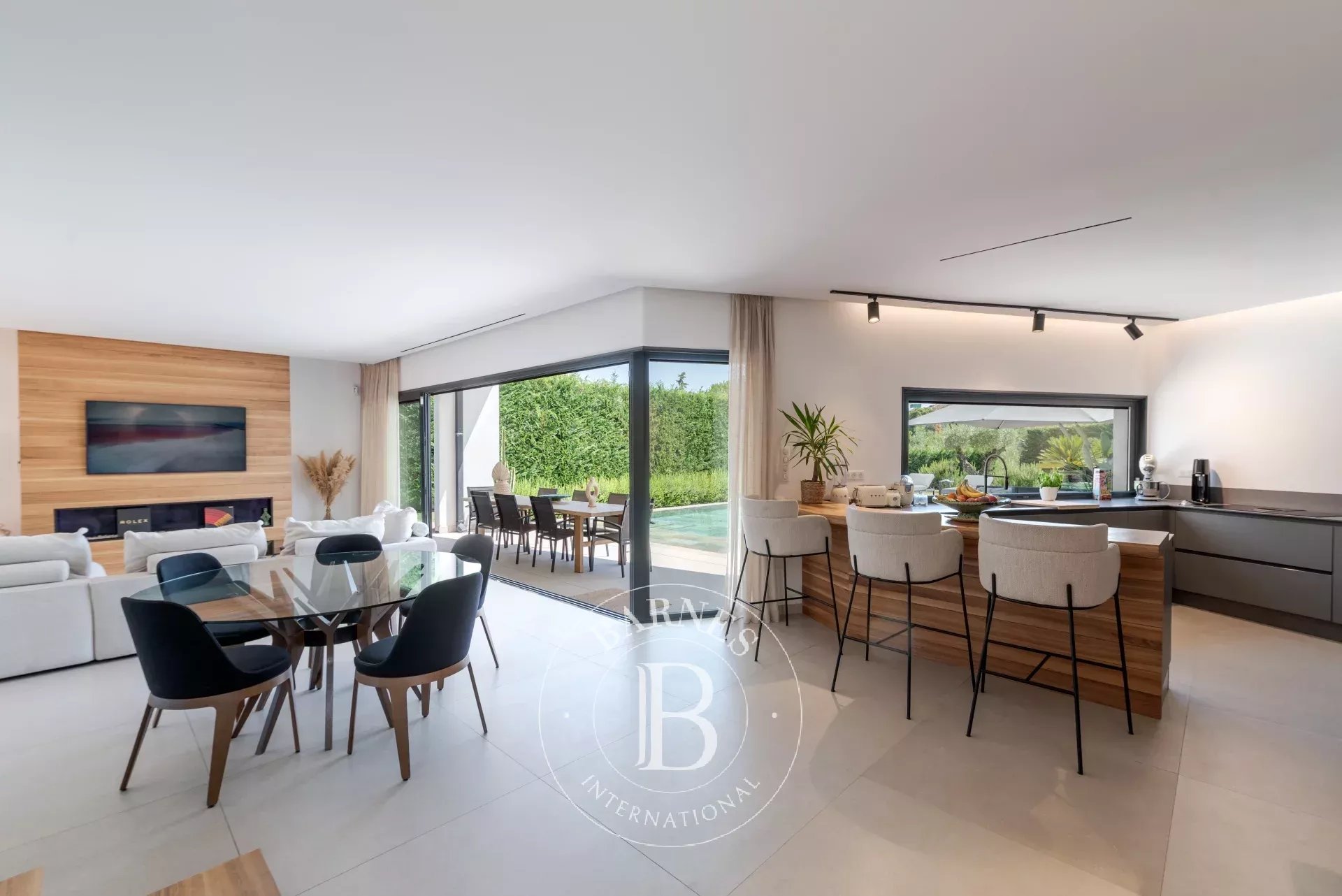 Saint-Paul-de-Vence - villa contemporaine avec piscine à deux pas du village