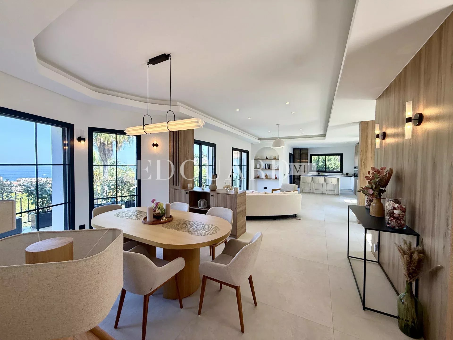 Superbe villa contemporaine avec piscine, une oasis de lumière au cœur de Roquebrune Cap Martin