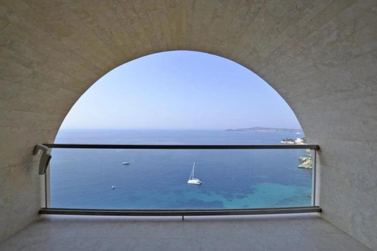 Cap d'Ail - Location - Villa moderne dans un domaine privé avec accès à la plage