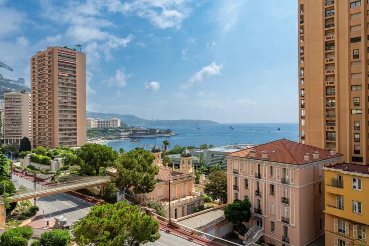 Appartement luxueusement rénové avec vue sur la mer