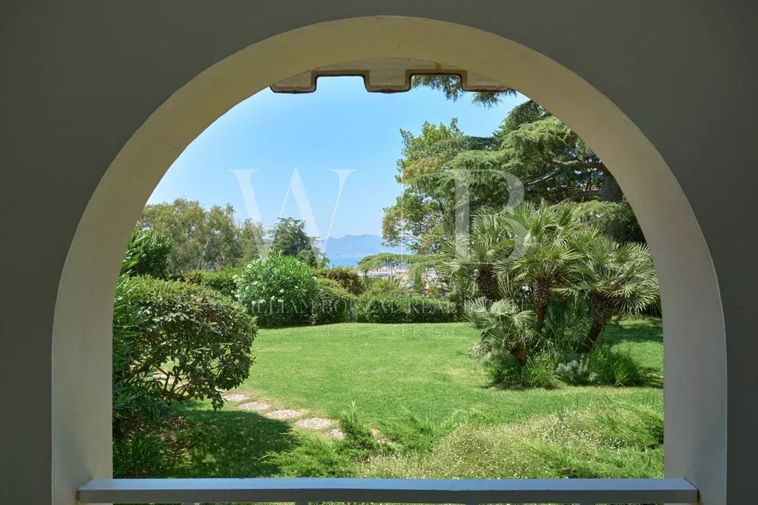 Cannes, la Californie - 2 Pièces contemporain dans résidence de grand standing avec piscine intérieure