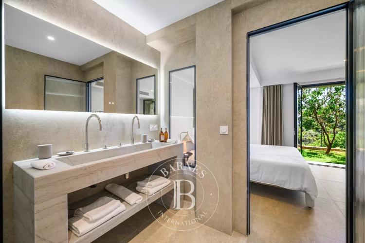 ROQUEBRUNE CAP MARTIN - VILLA CONTEMPORAINE - SECTEUR SERRET - VUE MER PANORAMIQUE