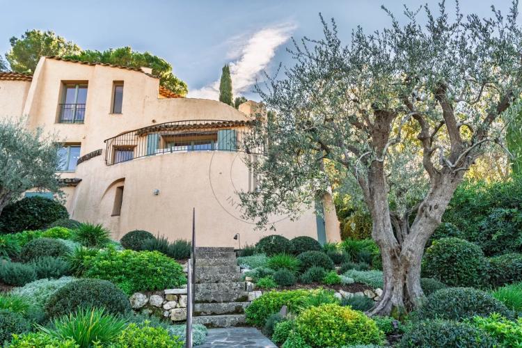 PROCHE MOUGINS – DOMAINE DE CASTELLARAS – VILLA COUELLE