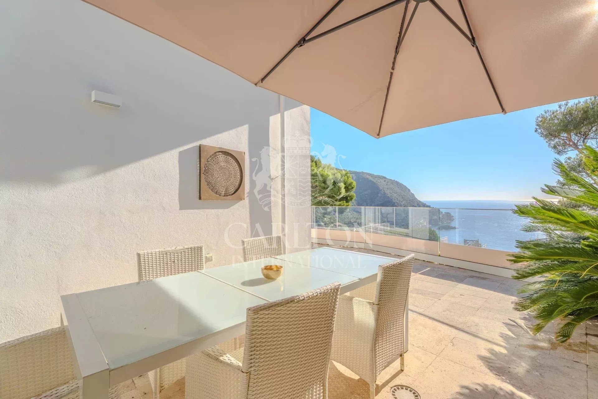 Villa contemporaine avec vue mer panoramique à Èze Bord de Mer