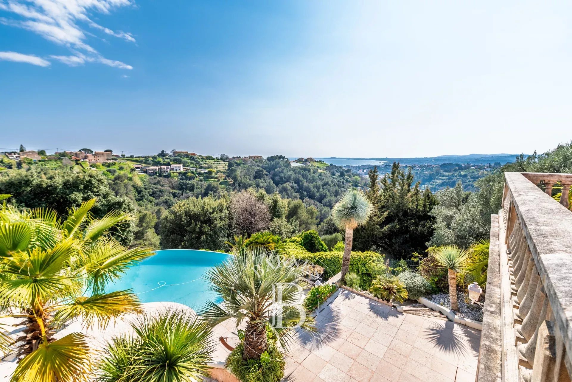 CAGNES-SUR-MER – PROPRIÉTÉ D’EXCEPTION EN POSITION DOMINANTE – VUE PANORAMIQUE MER