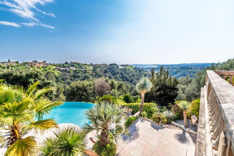 CAGNES-SUR-MER – PROPRIÉTÉ D’EXCEPTION EN POSITION DOMINANTE – VUE PANORAMIQUE MER