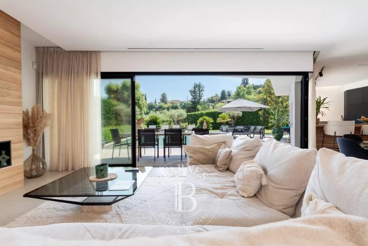 Saint-Paul-de-Vence - villa contemporaine avec piscine à deux pas du village
