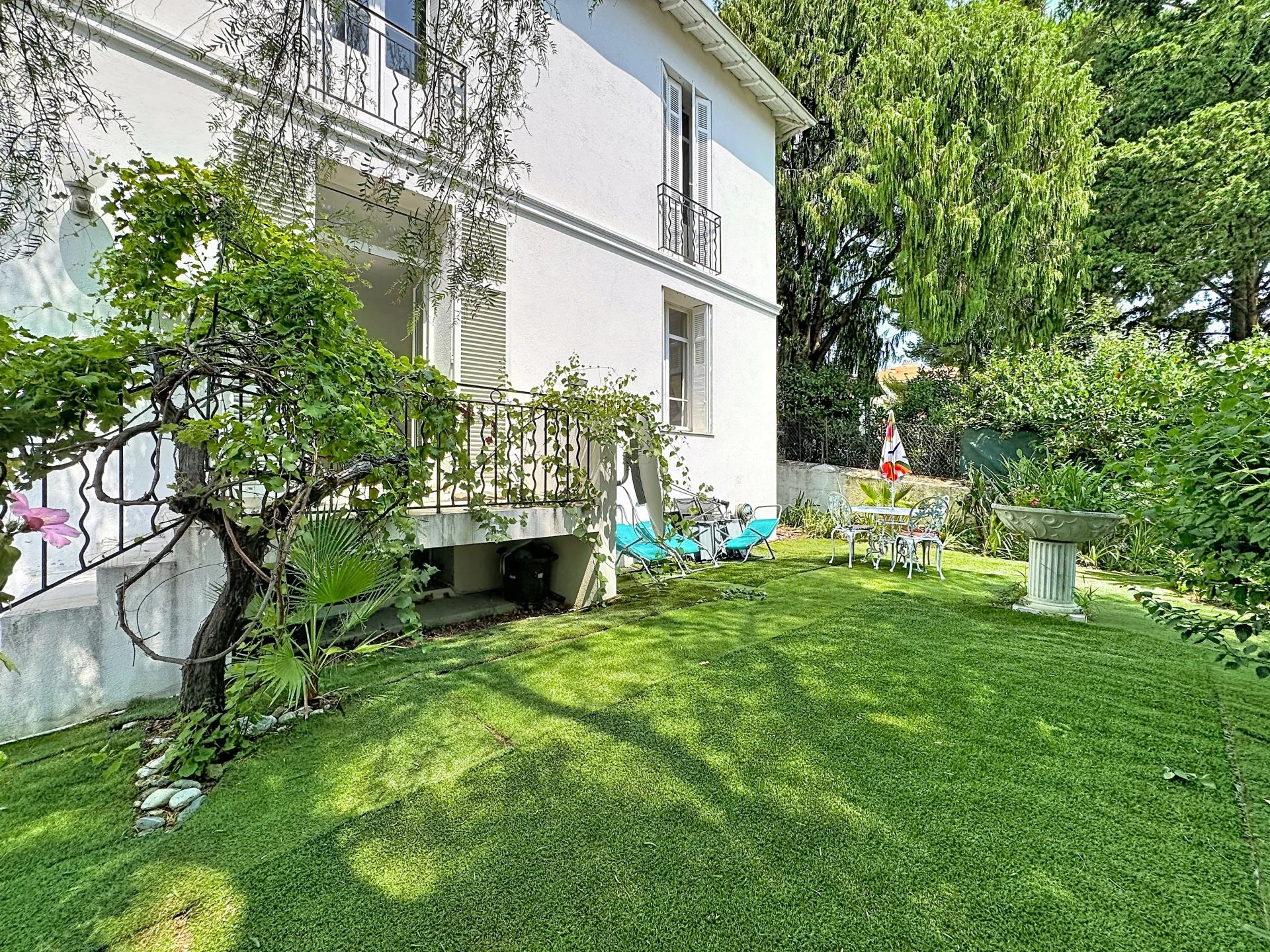 MAISON DE CHARME 180m2 CENTRE JARDIN PISCINE PARKING