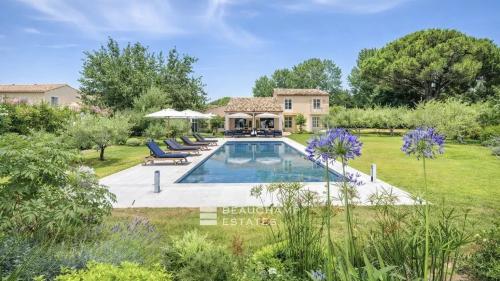 Villa neuve à pieds de la plage des Canoubiers